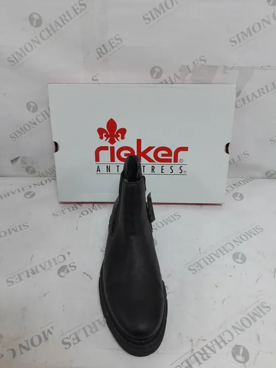 BOXED PAIR OF RIEKER CHUNKY ANKLE BOOTS IN BLACK SIZE 7.5 