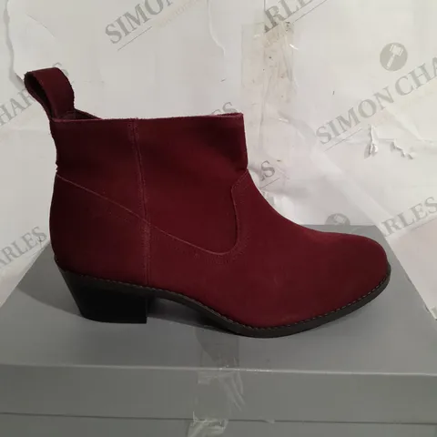 BOXED VIONIC VERA ANKLE BOOTS, BURGUNDY - SIZE 5