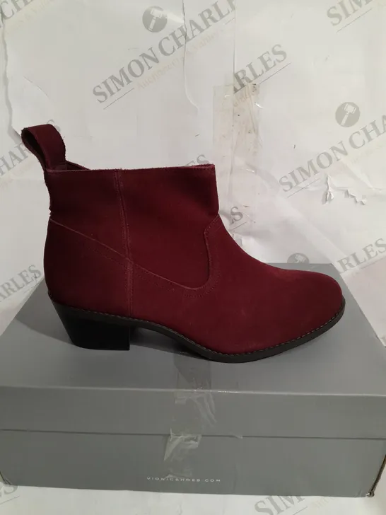 BOXED VIONIC VERA ANKLE BOOTS, BURGUNDY - SIZE 5