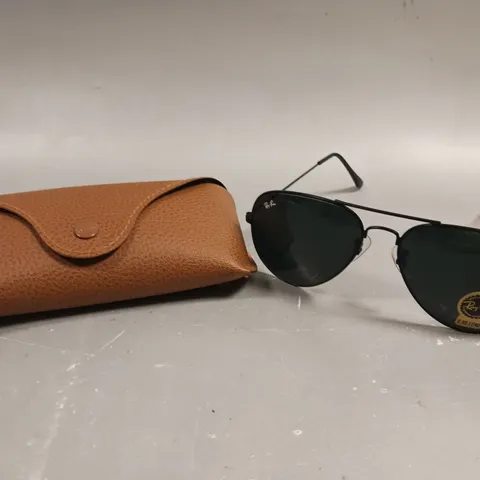 BOXED RAY-BAN BLACK TINTED AVIATOR LENS SUNGLASSES 