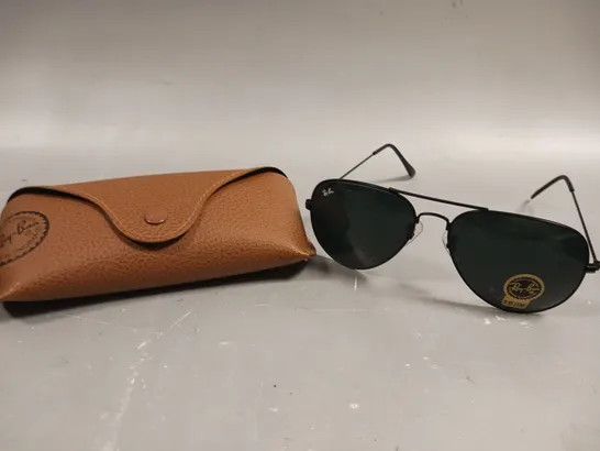 BOXED RAY-BAN BLACK TINTED AVIATOR LENS SUNGLASSES 