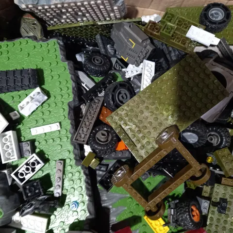 BOX OF ASSORTED LEGO & MEGA BLOKS SETS/PARTS