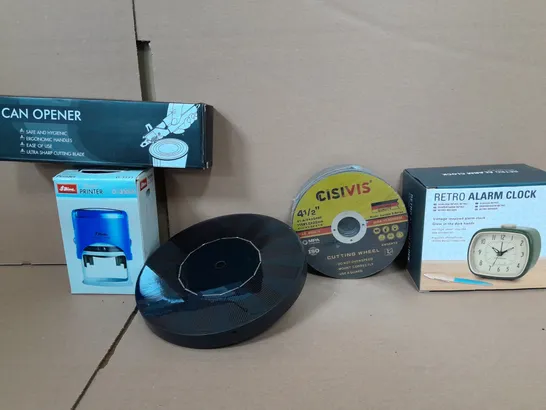 BOX OF APPROXIMATELY 10 ASSORTED ITEMS TO INCLUDE - CAN OPENER , ALARM CLOCK , OVAL PRINTER ETC