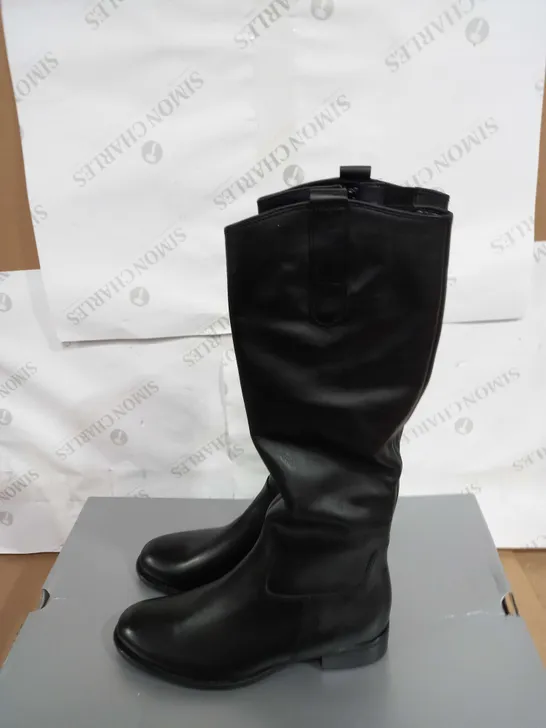 BOXED GABOR HIGH LEATHER BOTS IN BLACK SIZE 5