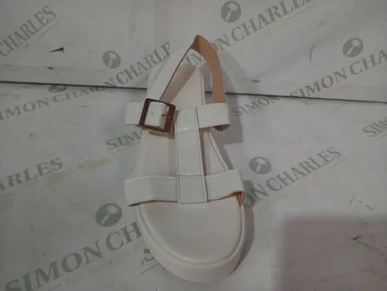 PAIR OF DESIGNER OPEN TOE WEDGE SANDALS IN WHITE EU SIZE 40