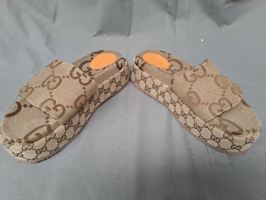 PAIR OF GUCCI PLATFORM SLIDERS EU SIZE 41