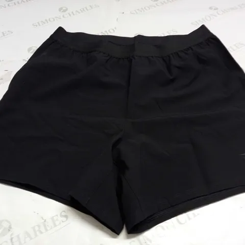 GYMSHARK SHORTS IN BLACK - MEDIUM