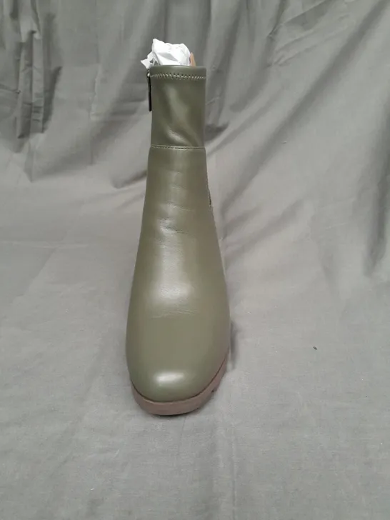 VIONIC LADIES LEATHER DARK KHAKI ZIP FASTENING BOOTS SIZE 5