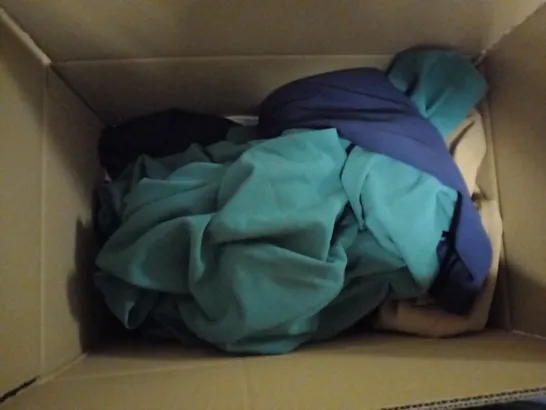 BOX OF APPROX. 10 CLOTHING ITEMS TO INCLUDE TROUSERS  IN VARIOUS COLOURS AND SIZES 