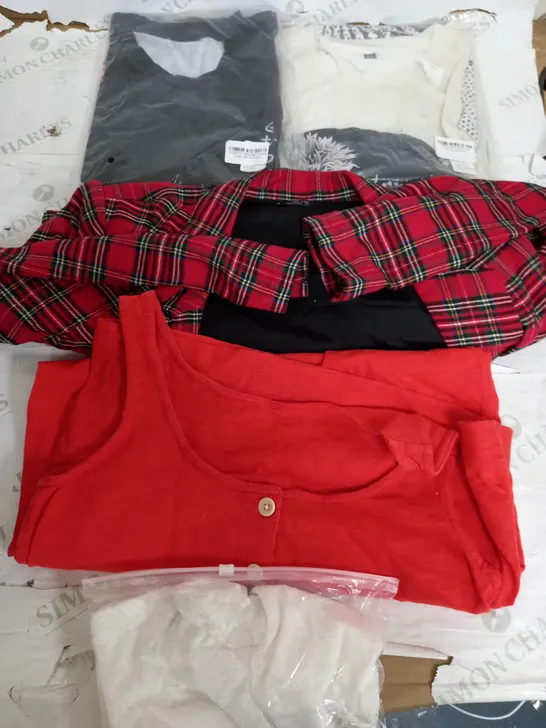 BOX OF APPROXIMATELY 25 ASSORTED CLOTHING ITEMS TO INCLUDE - BLAZER , DRESS , T-SHIRT ETC