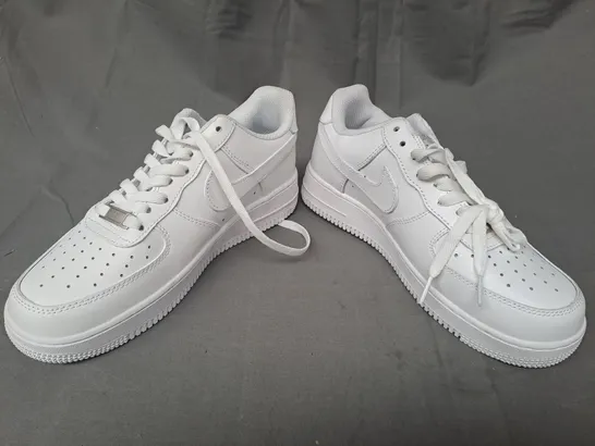 PAIR OF NIKE AIR FORCE 1 SHOES IN WHITE UK SIZE 6