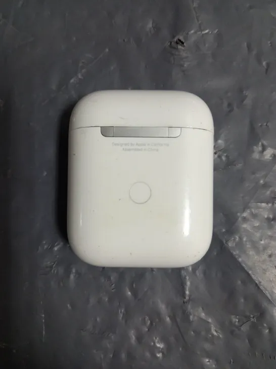 PAIR OF APPLE AIRPODS IN WHITE