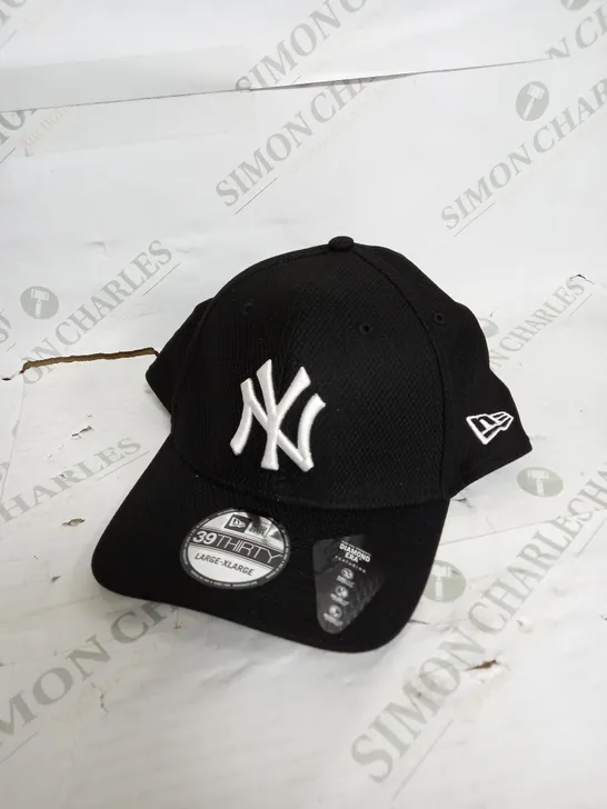 NEW ERA BLACK CAP