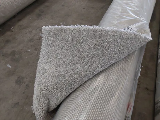 ROLL OF QUALITY DUCHESS TWIST SILVER CARPET // SIZE: APPROXIMATELY 4 X 2m