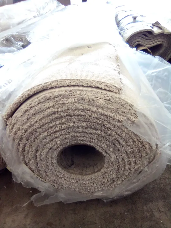 ROLL OF QUALITY ULTIMATE IMPRESSIONS MERIT CARPET 8.9*5M