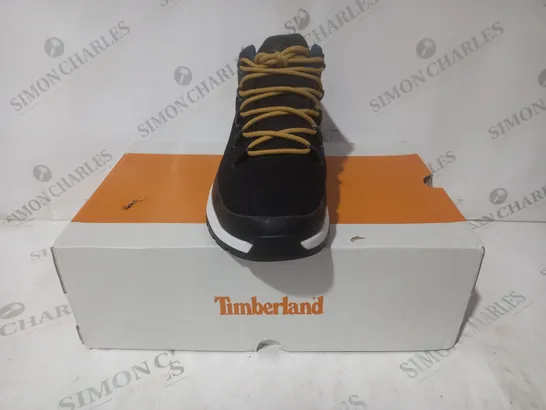 BOXED PAIR OF TIMBERLAND SPRINT TREKKER MID SHOES IN BLACK/BLUE UK SIZE 9