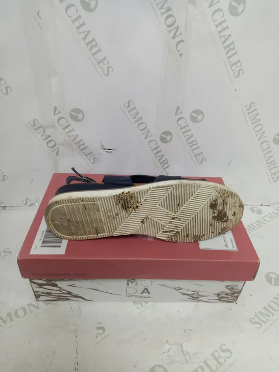 BOXED MODA IN PELLE OLANNA SANDAL SIZE 5