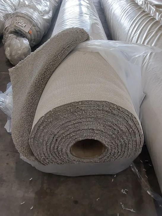 ROLL OF QUALITY EC HEARTLAND ULTRA BROADHEATH CARPET // APPROX SIZE: 5 X 8.9m