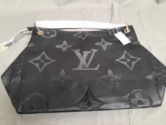 LOUIS VUITTON BLACK HAND BAG 