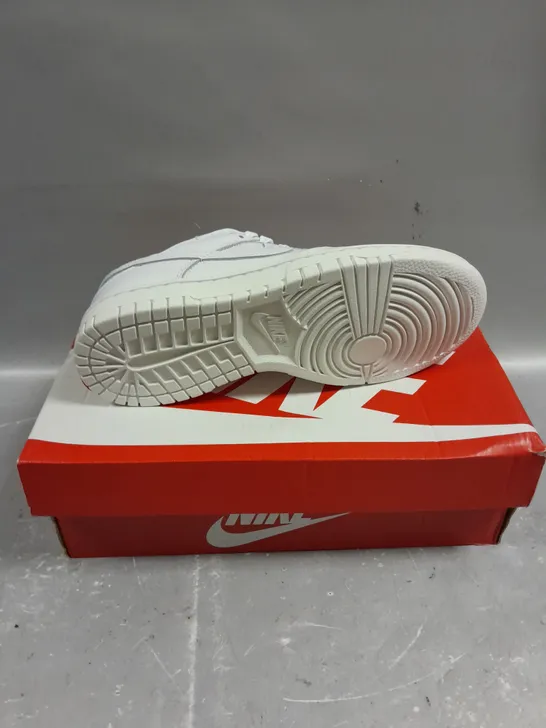 BOXED PAIR OF NIKE DUNK LOW TRAINERS IN WHITE - 4