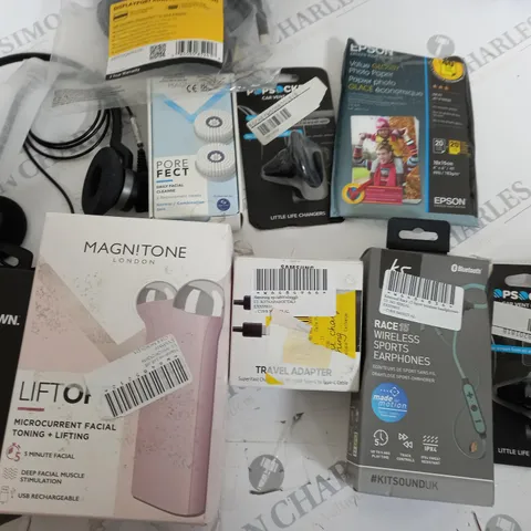 APPRROXIMETELY 10 ASSORTED ELECTRICAL ITEMS INCLUDING, SKULLCANDY WIRELESS EARPHONES, MAGNITTONE MICROCURRENT FACIAL TONIGN + LIFTING