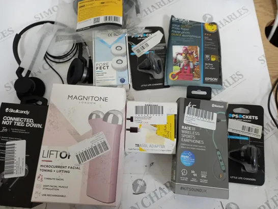 APPRROXIMETELY 10 ASSORTED ELECTRICAL ITEMS INCLUDING, SKULLCANDY WIRELESS EARPHONES, MAGNITTONE MICROCURRENT FACIAL TONIGN + LIFTING