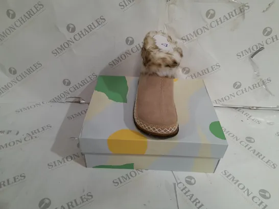 BOXED PAIR OF EARTH ORIGINS ELOISE CLOG SLIPPER , SIZE 6 UK