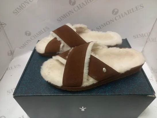 BOXED CROSS OPEN TOE TAN SLIPPERS - SIZE 6