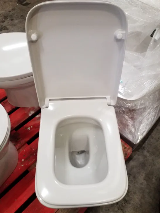 BRAND NEW TOILET PAN WITH SEAT