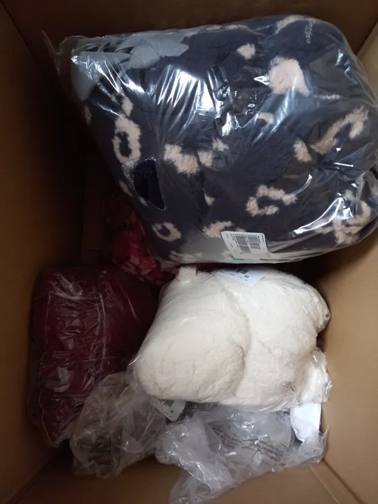 BOX OF APPROXIMATELY 10 CLOTHING ITEMS TO INCLUDE JUMPER, CARDIGAN, SHIRT ETC