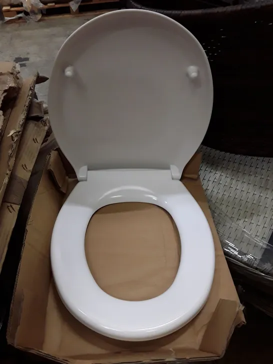 TOILET SEAT