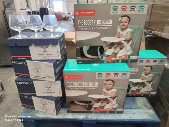 LOT CONTAINING 3 BABY BOOSTER SEATS AND 24 HIGH TRANSPARENCY GLASSES