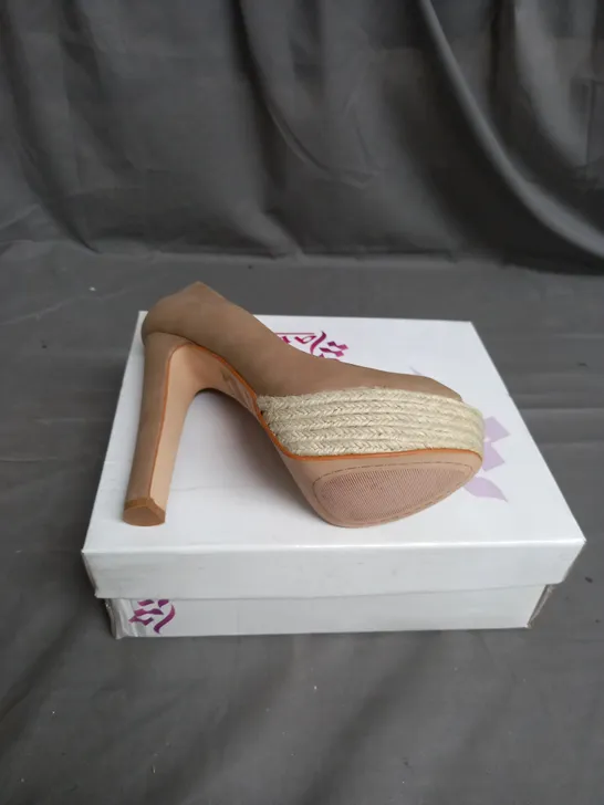 BOX OF APPROX 20 PAIRS OF OPEN TOE HEELS IN VARIOUS COLOURS TO INCLUDE BEIGE, CREAM AND BLACK - VARIOUS SIZES