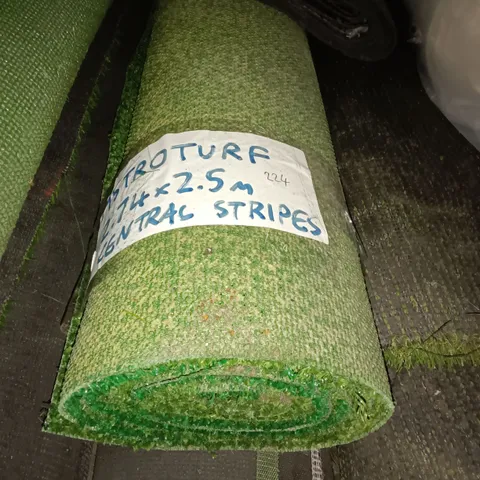 ROLL OF ASTROTURF WITH CENTRAL STRIPE - 2.74 X 2.5M