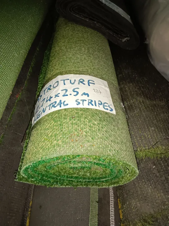 ROLL OF ASTROTURF WITH CENTRAL STRIPE - 2.74 X 2.5M