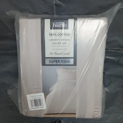 BOX OF APPROXIMATELY 8 SATEEN STRIPE DUVET SETS IN SILVER SIZE SUPER KING