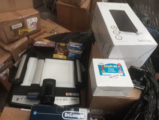 PALLET OF ASSORTED ELECTRICALS AND ACCESSORIES TO INCLUDE; BAKER ROSS CRAFT IT COIN BANK, DELONGHI TAVOLO FAN HEATER, SAMSUNG DIGITAL PRESENTER SDP 900DXA