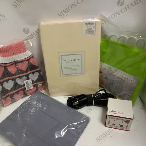 BOX OF APPROXIMATELY 10 ASSORTED HOUSEHOLD ITEMS TO INCLUDE KING SIZE FITTED SHEET, INCENSE HOLDER, TU SHOWER CURTAIN ETC