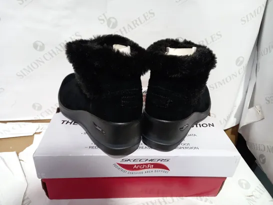 BOXED PAIR OF SKECHERS BLACK BOOTS - SIZE 3