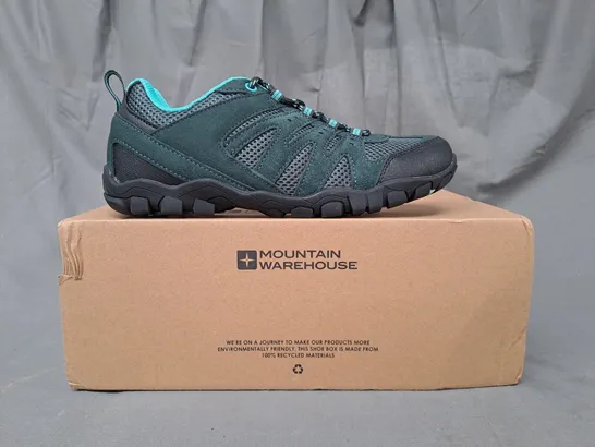 BOXED PAIR OF MOUNTAIN WAREHOUSE OUTDOOR WOMENS WALKING SHOE II IN DARK TEAL UK SIZE 5