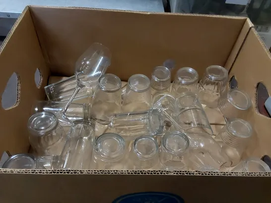 BOX OF ASSORTED GLASSWARE PRODUCTS TO INCLUDE: WINE GLASSES, DRINKS GLASSES ECT - QUANTITY UNSPECIFIED 