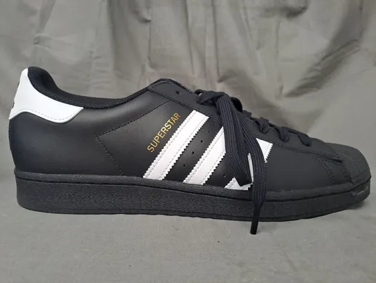 BOXED PAIR OF ADIDAS SUPERSTAR SHOES IN BLACK/WHITE UK SIZE 12