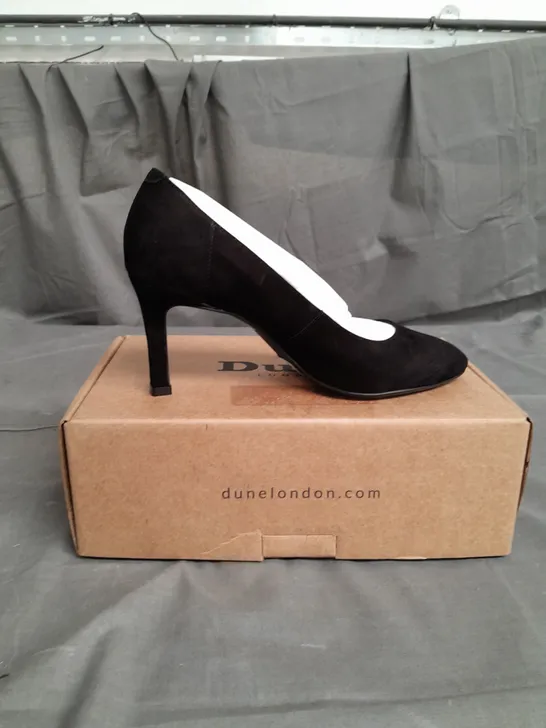 BOXED PAIR OF DUNE LONDON ADELE NUBUCK PUMP SIZE 6