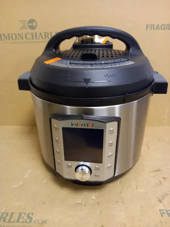 INSTANT POT MULTI-USE PRESSURE COOKER 