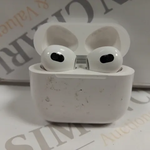 UNBOXED WIRELESS EARBUDS WITH CHARGING CASE WHITE 