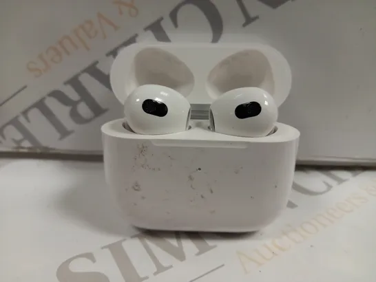 UNBOXED WIRELESS EARBUDS WITH CHARGING CASE WHITE 