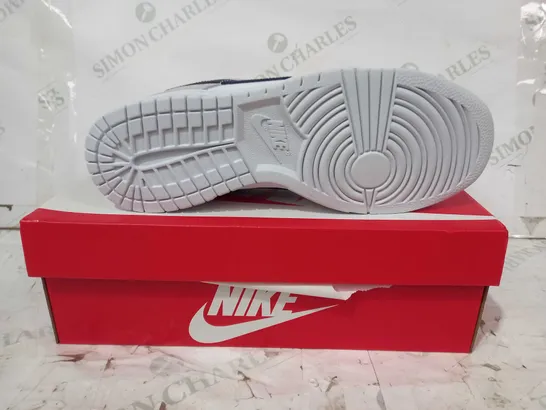 BOXED PAIR OF NIKE DUNK LOW SHOES IN WHITE/GREY/NAVY UK SIZE 8