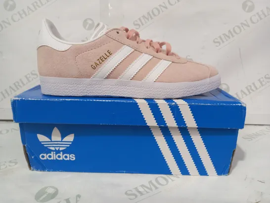 BOXED PAIR OF ADIDAS GAZELLE TRAINERS IN PINK UK SIZE 3.5