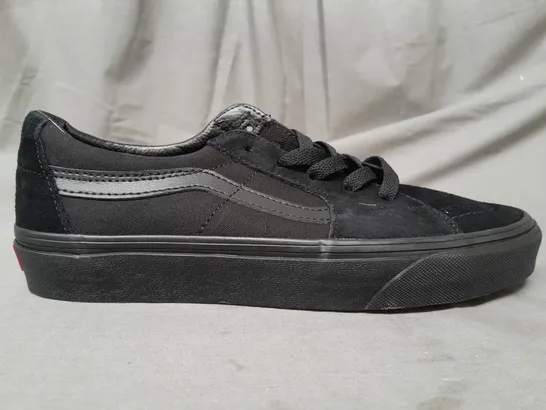 BOXED PAIR OF VANS OFF THE WALL SK8-LOW SHOES IN BLACK UK SIZE 6