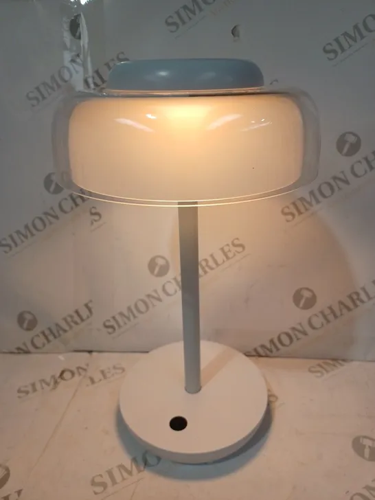 BOXED ZONJIE 3-STAGE TABLE LAMP IN WHITE